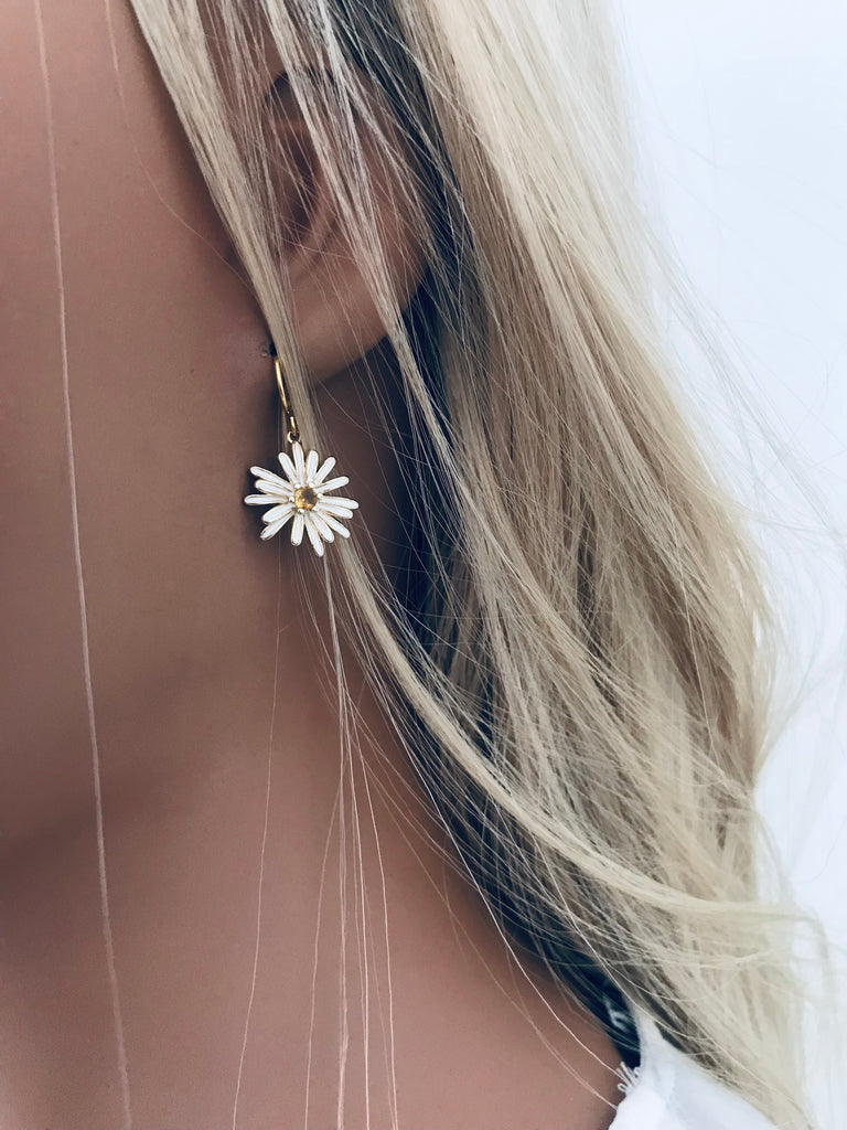 Fleur Daisy Earrings